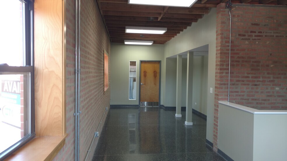 More Photos Of 1725 W Hubbard St, Chicago Showroom For Sale