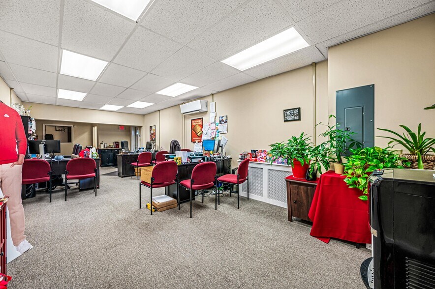 More Photos Of 1538 Bethlehem Pike, Flourtown Office For Sale