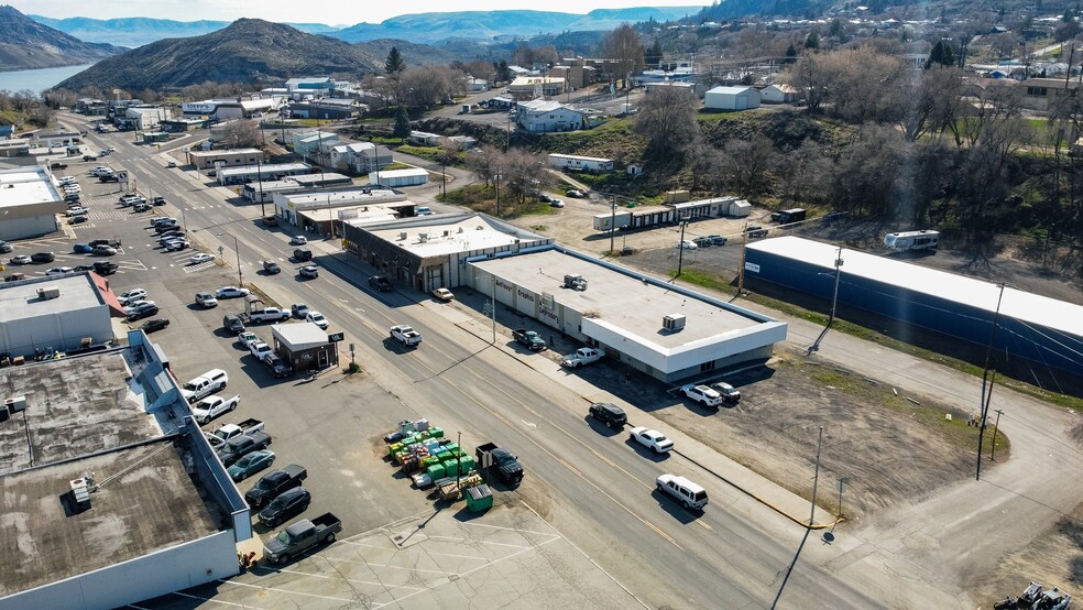 Primary Photo Of 417 Midway Ave, Grand Coulee General Retail For Sale