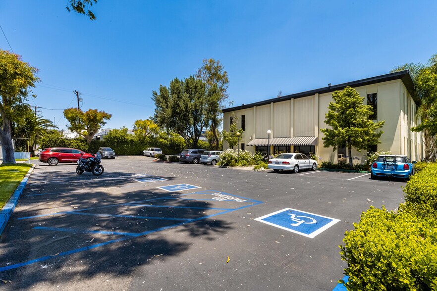 More Photos Of 595 W Lambert Rd, Brea Loft Creative Space For Lease