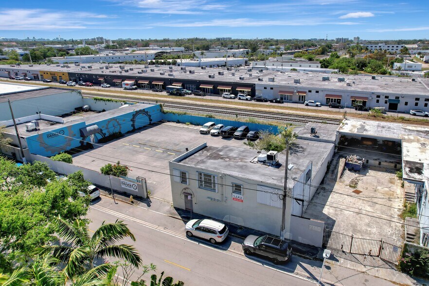 More Photos Of 7250 NE 4th Ct, Miami Showroom For Lease