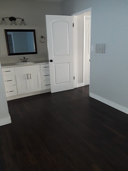 More Photos Of 5741 Virginia Ave, Los Angeles Apartments For Sale