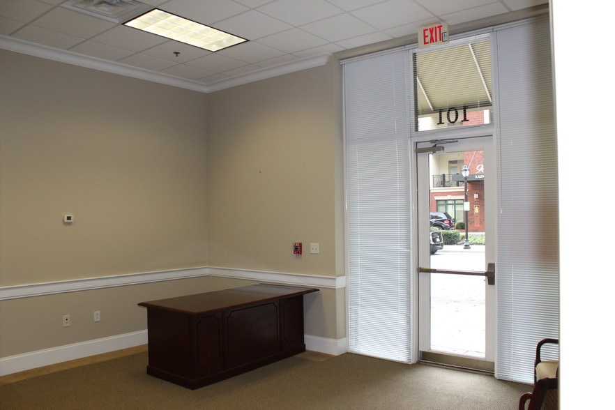 More Photos Of 101 E McBee Ave, Greenville General Retail For Lease