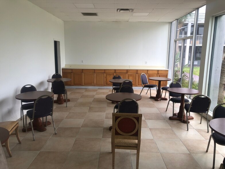 More Photos Of 2050 E Irlo Bronson Memorial Hwy, Kissimmee Hotel For Sale
