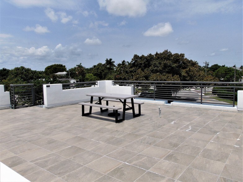 More Photos Of 226 Palm Ct, Delray Beach Medical For Sale