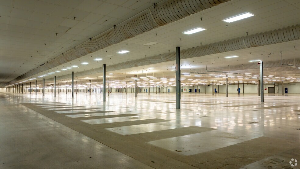 More Photos Of 2121 Heilig Rd, Salisbury Manufacturing For Sale