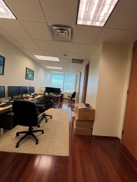 More Photos Of 9999 Bellaire Blvd, Houston Medical For Sale