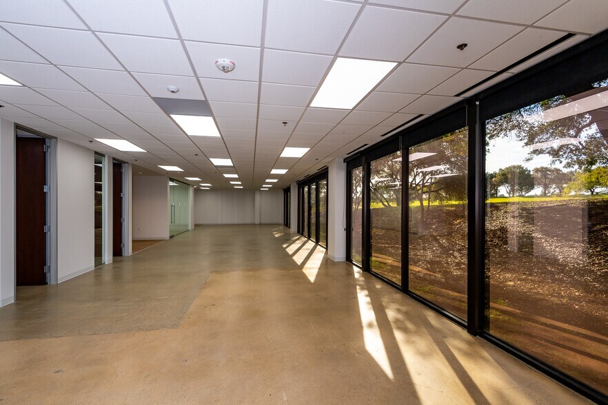 More Photos Of 104 Decker Ct, Irving Unknown For Lease