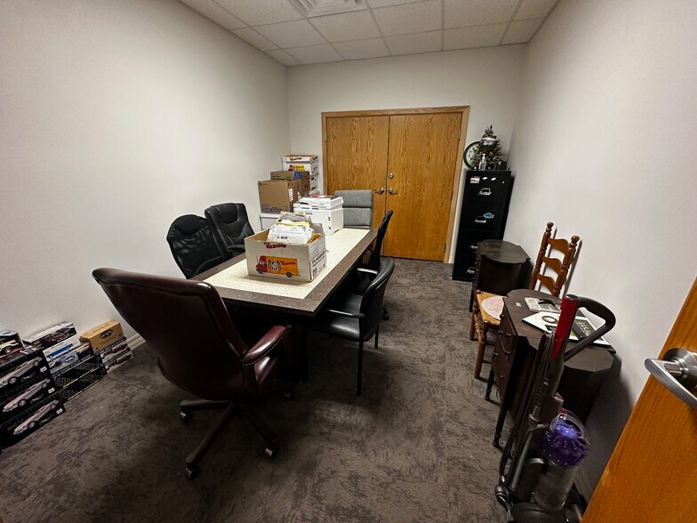 More Photos Of 119 E Grove St, Middleboro Auto Dealership For Sale