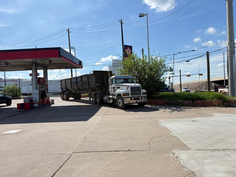 More Photos Of 8899 North Loop E, Houston Service Station For Sale
