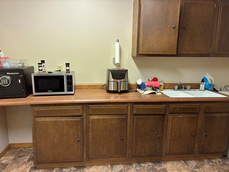 More Photos Of 9650 NE 152nd Ave, Forest Lake Light Distribution For Lease
