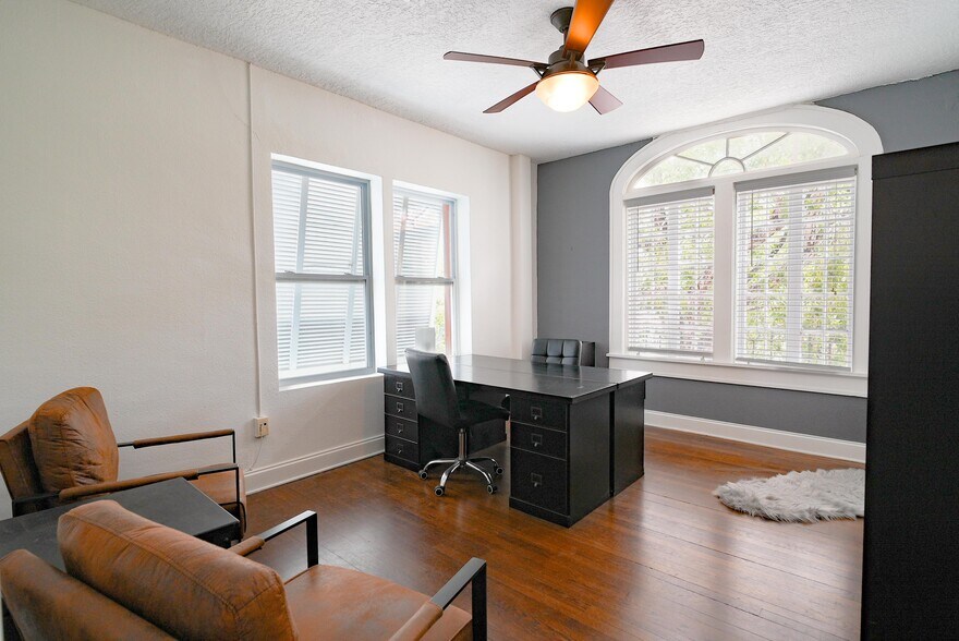 More Photos Of 2531 Central Ave, Saint Petersburg Coworking Space