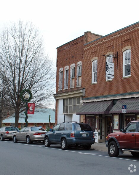 More Photos Of 246 E Davis St, Culpeper Storefront Retail Office For Lease