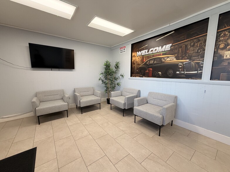 More Photos Of 5100 34th St N, Saint Petersburg Auto Repair For Sale