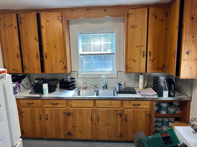 More Photos Of 1931 Dellwood Dr, Tallahassee Office For Sale