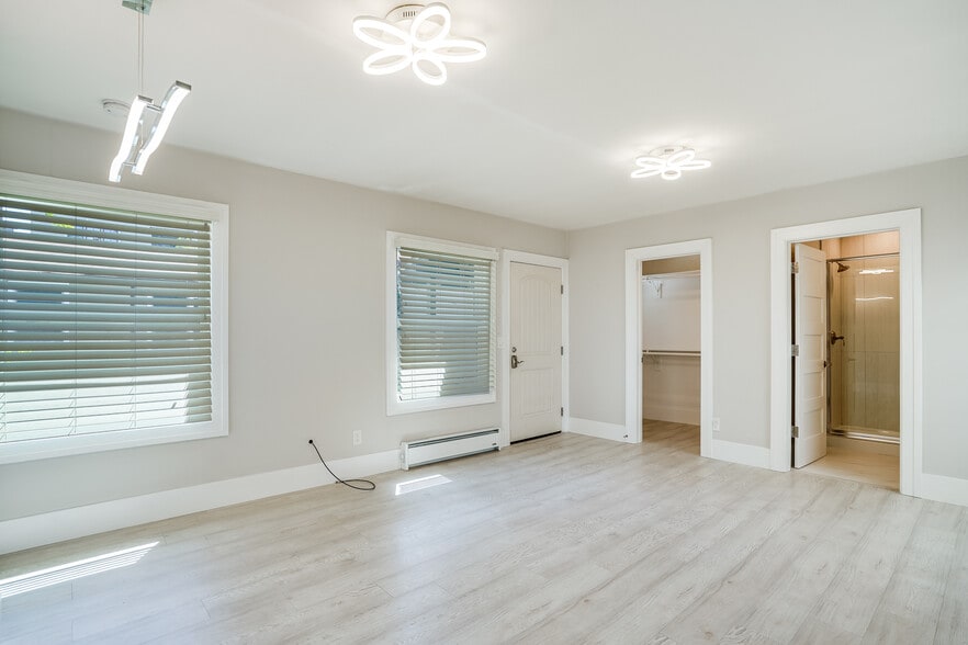 More Photos Of 1124 Douglas Ave, Burlingame Apartments For Sale