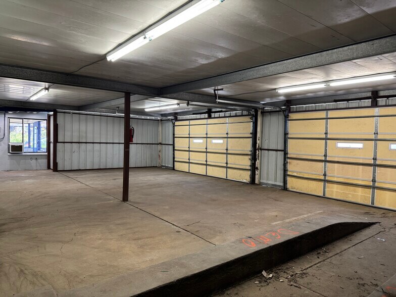 More Photos Of 6200 E Rosedale St, Fort Worth Warehouse For Lease