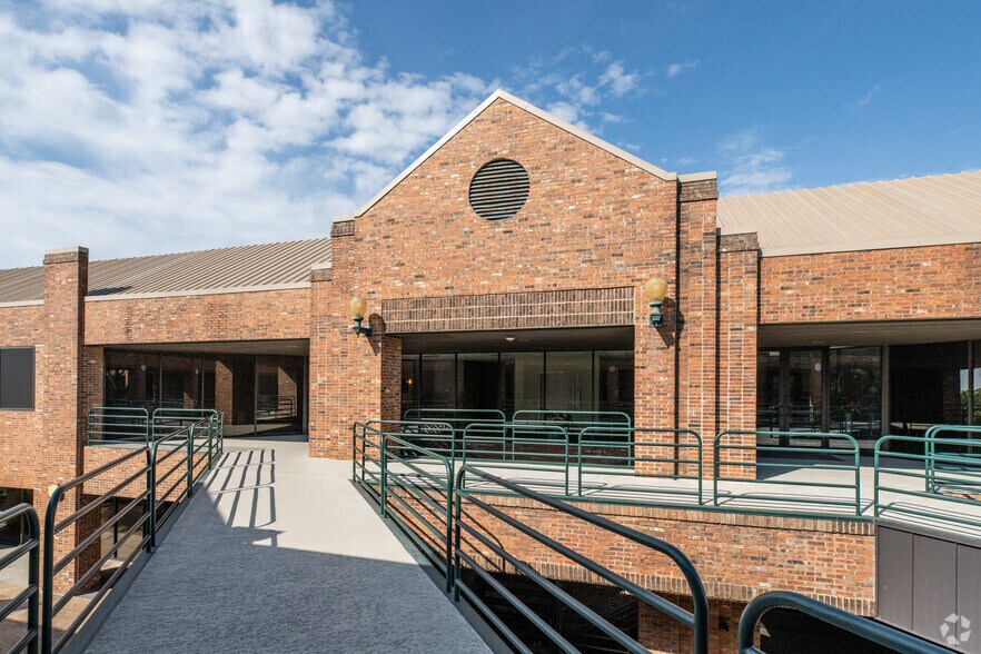 More Photos Of 4201 Bee Caves Rd, Austin Medical For Lease