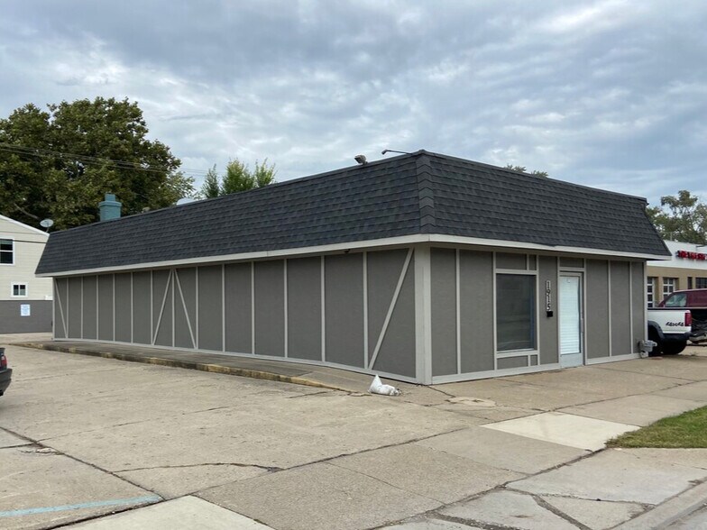 Primary Photo Of 1915 E 9 Mile Rd, Ferndale Freestanding For Sale