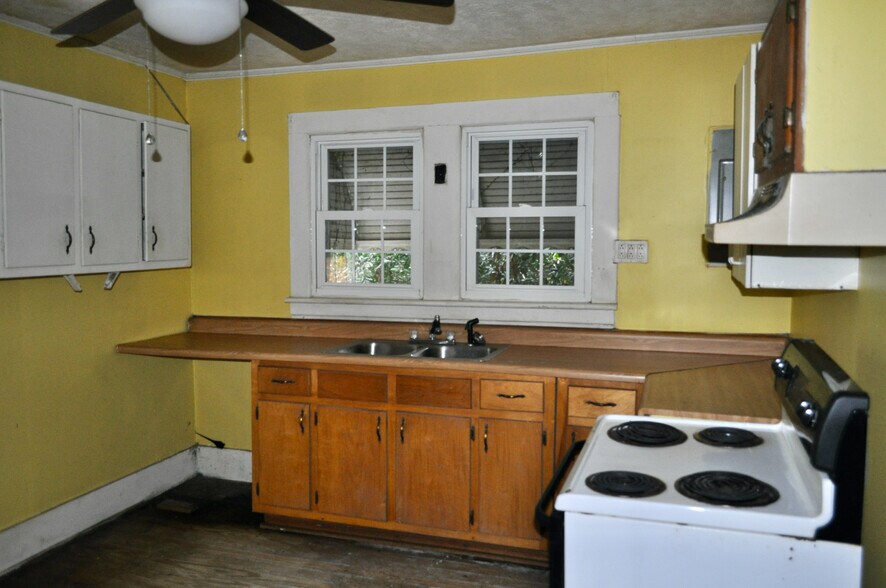 More Photos Of 31 McKinney St, Beech Island Warehouse For Sale