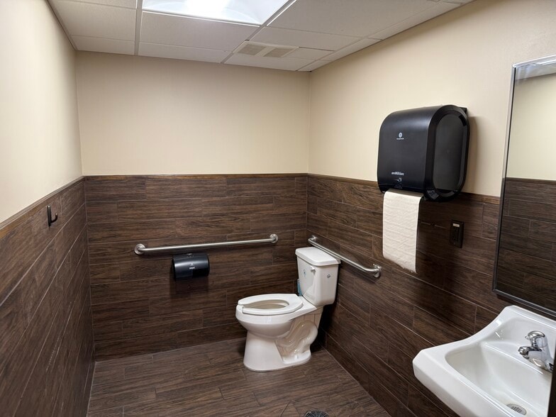 More Photos Of 810 S Rock St, Georgetown Apartments For Lease