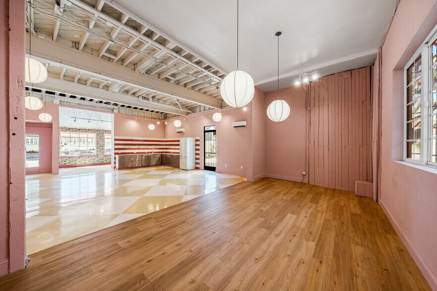 More Photos Of 1020-1024 S Robertson Blvd, Los Angeles Freestanding For Lease