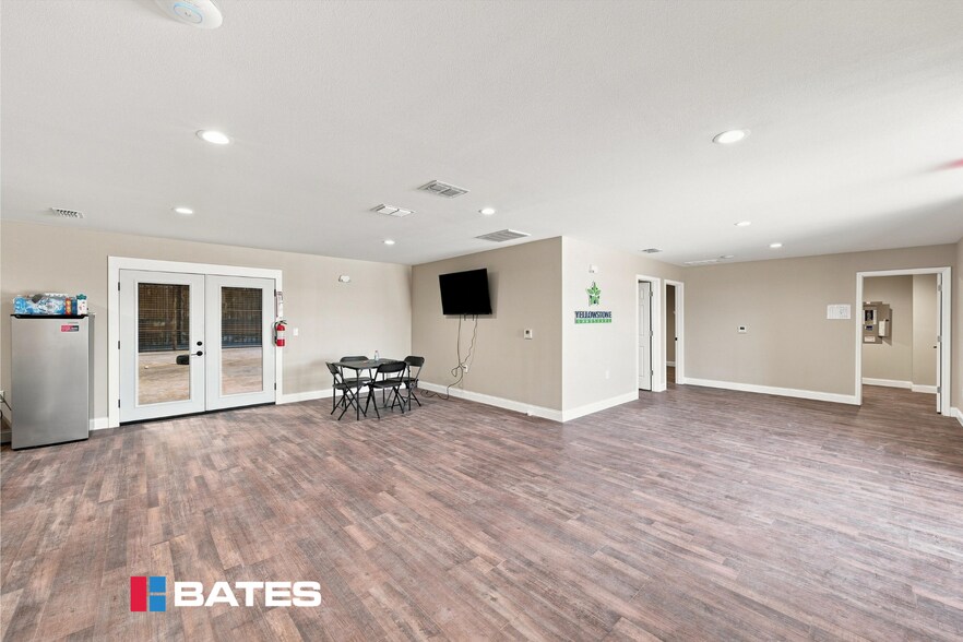 More Photos Of 901 E Johnson St, Waco Service For Sale