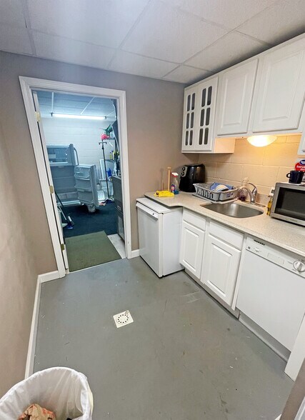 More Photos Of 5512 Godfrey Rd, Godfrey Office For Lease