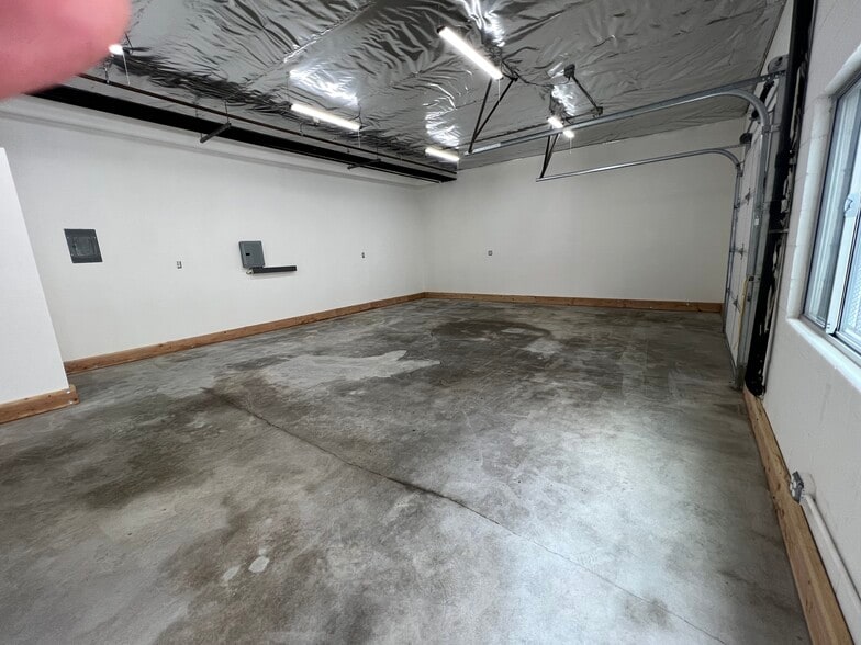 More Photos Of 13026 Saticoy St, North Hollywood Warehouse For Lease