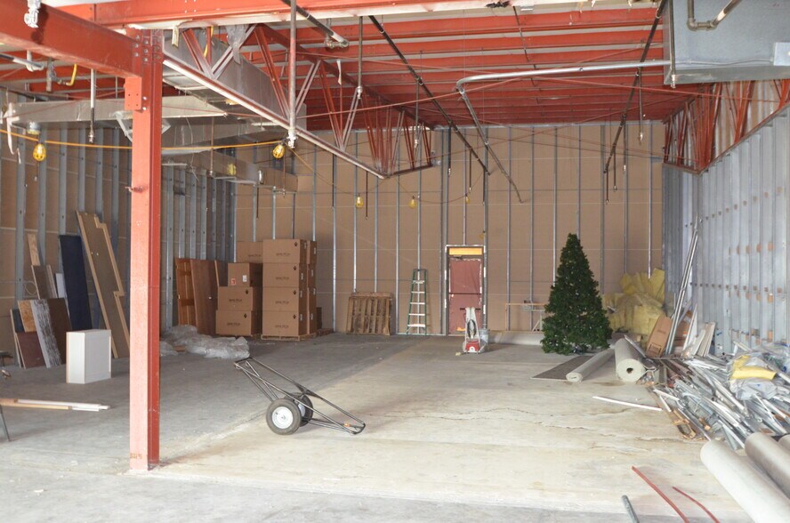 More Photos Of 500 N Holmen Dr, Holmen Health Club For Sale