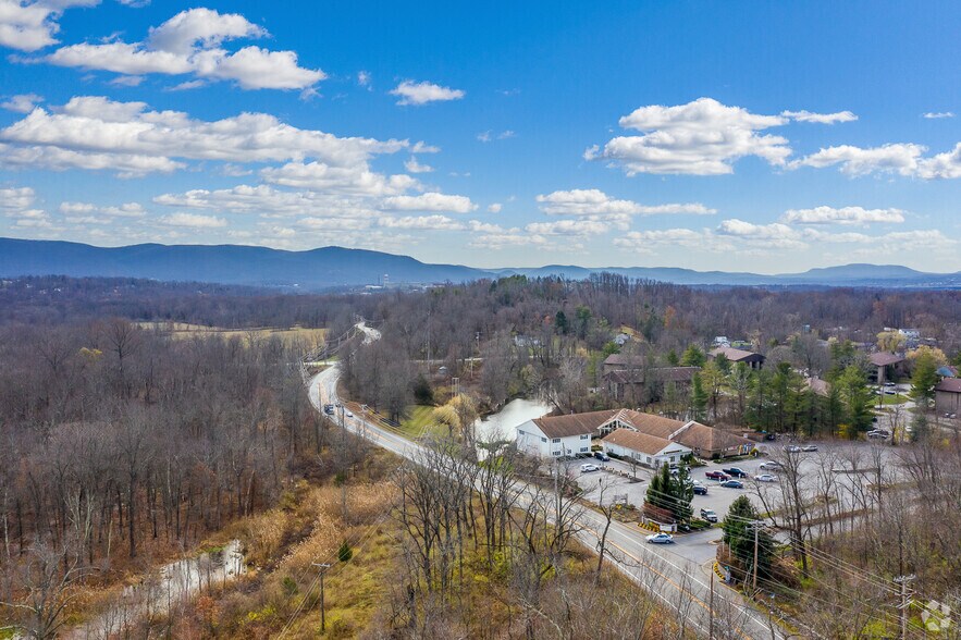 Primary Photo Of 2 Chelsea Ridge Mall, Wappingers Falls Apartments For Lease