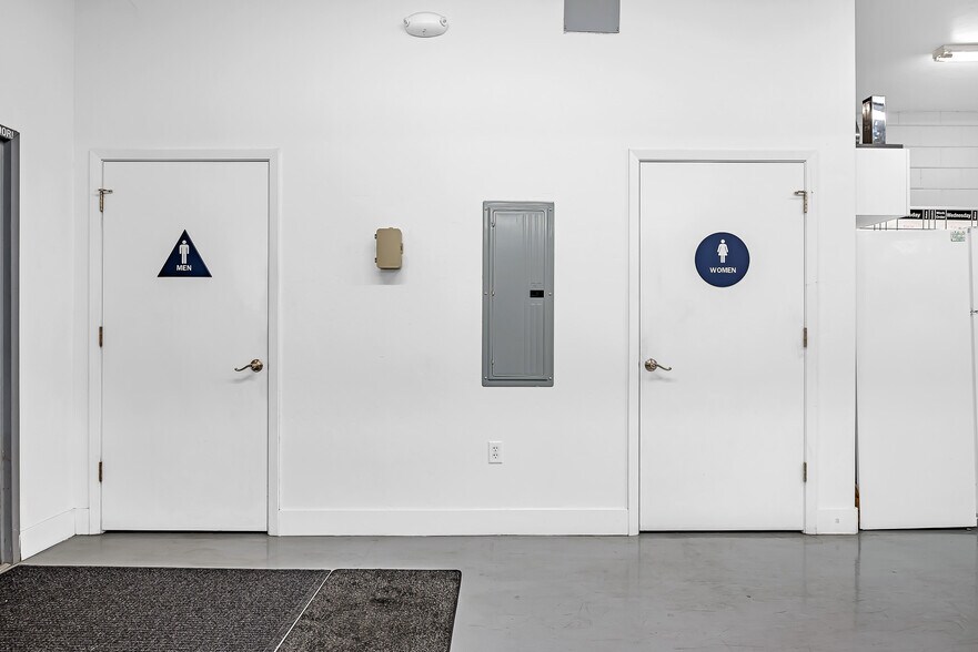 More Photos Of 2409 J St, Sacramento Storefront For Sale