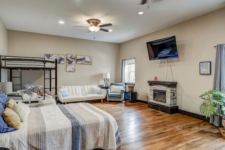 More Photos Of 707 E Elk Ave, Elizabethton Storefront Retail Office For Sale