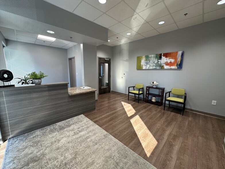 More Photos Of 560 Newnan Crossing Byp, Newnan Office For Lease