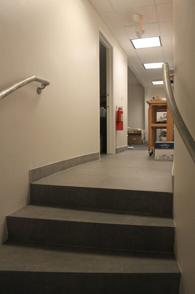 More Photos Of 2475 Hollywood Blvd, Hollywood Office For Lease