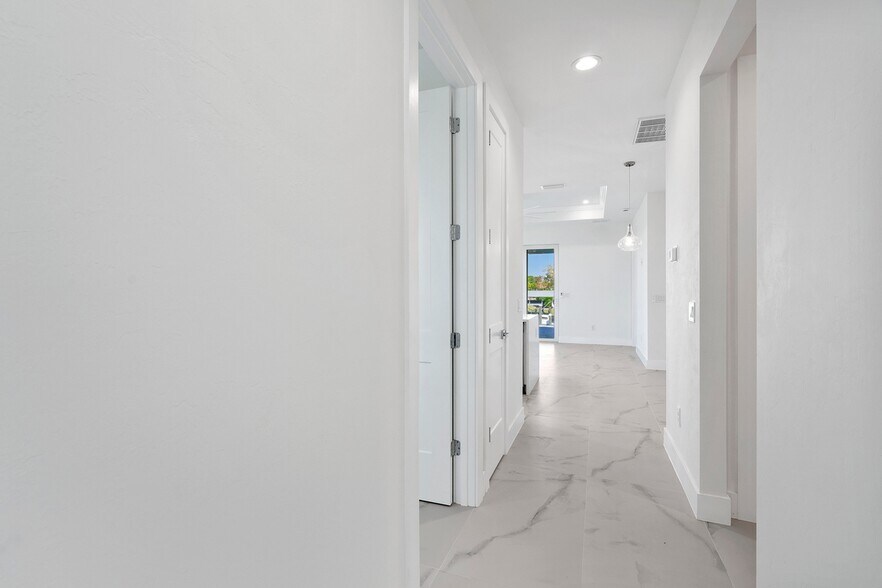 More Photos Of 1107 SE 38th St, Cape Coral Apartments For Sale