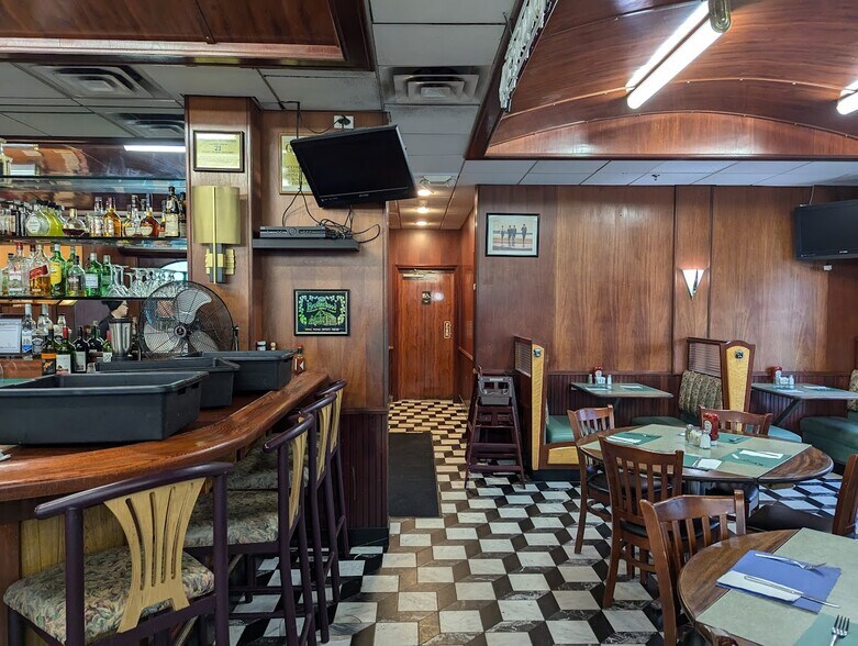 More Photos Of 909 Union Ave, New Windsor Township Restaurant For Sale