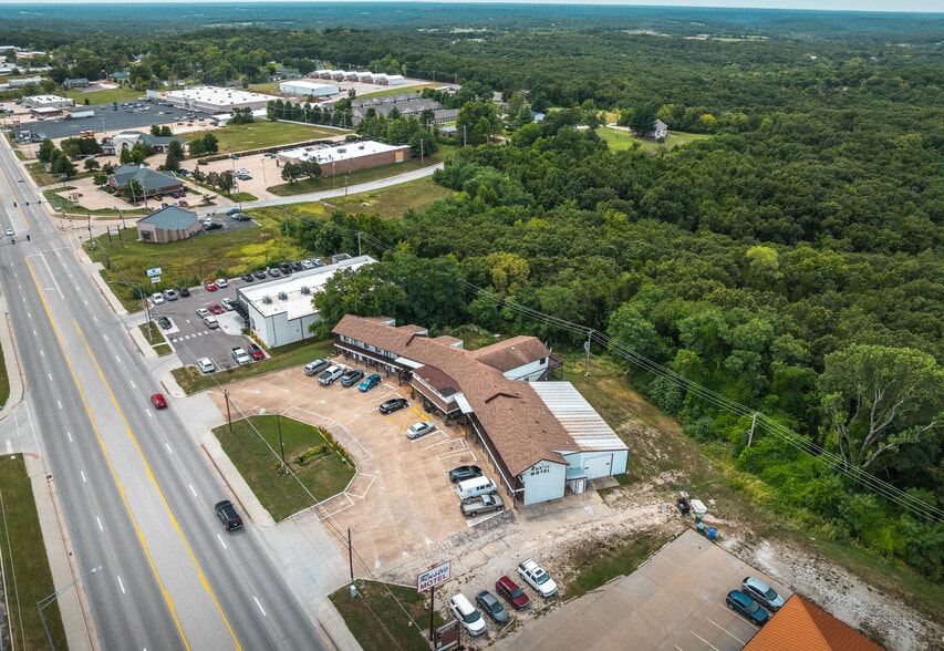 More Photos Of 812 S Bishop Ave, Rolla Hotel For Sale