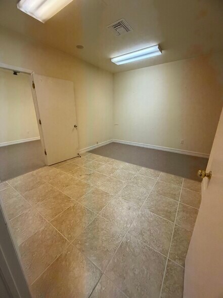More Photos Of 4707 Enterprise Ave, Naples Loft Creative Space For Lease