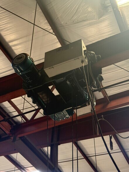 More Photos Of 3335 35th Ave N, Birmingham Manufacturing For Lease