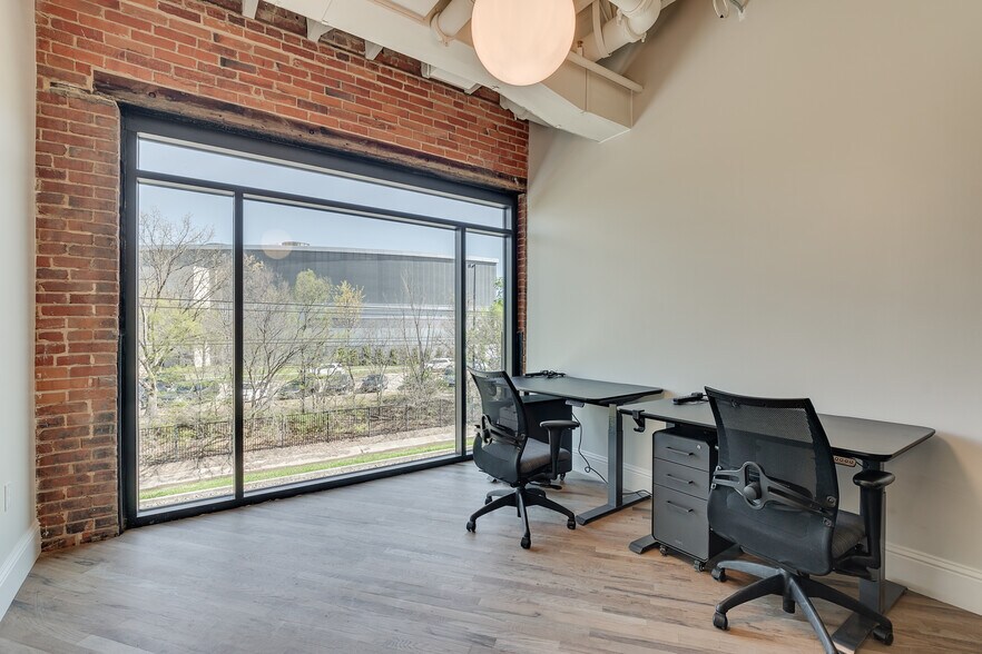 More Photos Of 3309 Elm St, Dallas Office For Sale