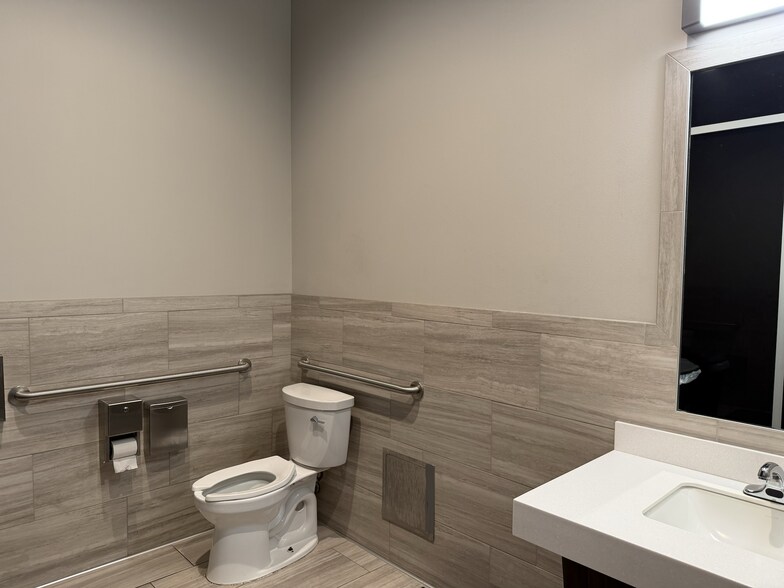 More Photos Of 1532 Standiford, Modesto Office For Lease