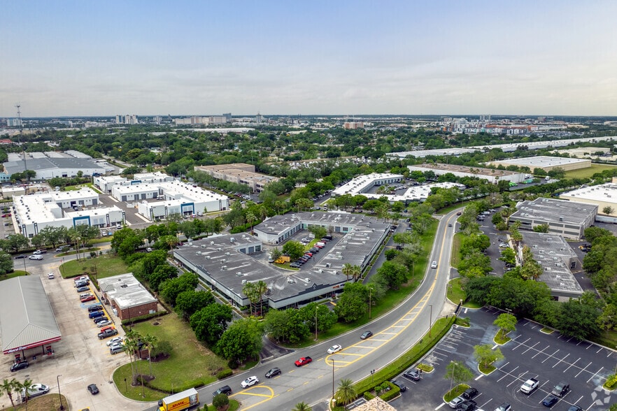 More Photos Of 7901 Kingspointe Pky, Orlando Showroom For Sale