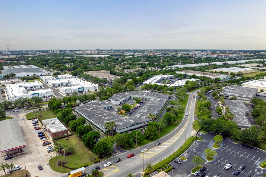 More Photos Of 7901 Kingspointe Pky, Orlando Showroom For Sale
