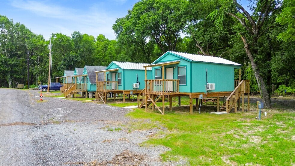 More Photos Of 14 Marina Pt, Huntsville Trailer Camper Park For Sale