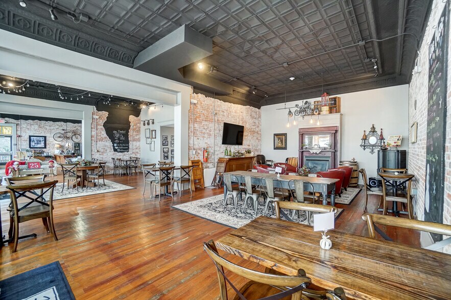More Photos Of 105 E Liberty St, Arlington Restaurant For Sale