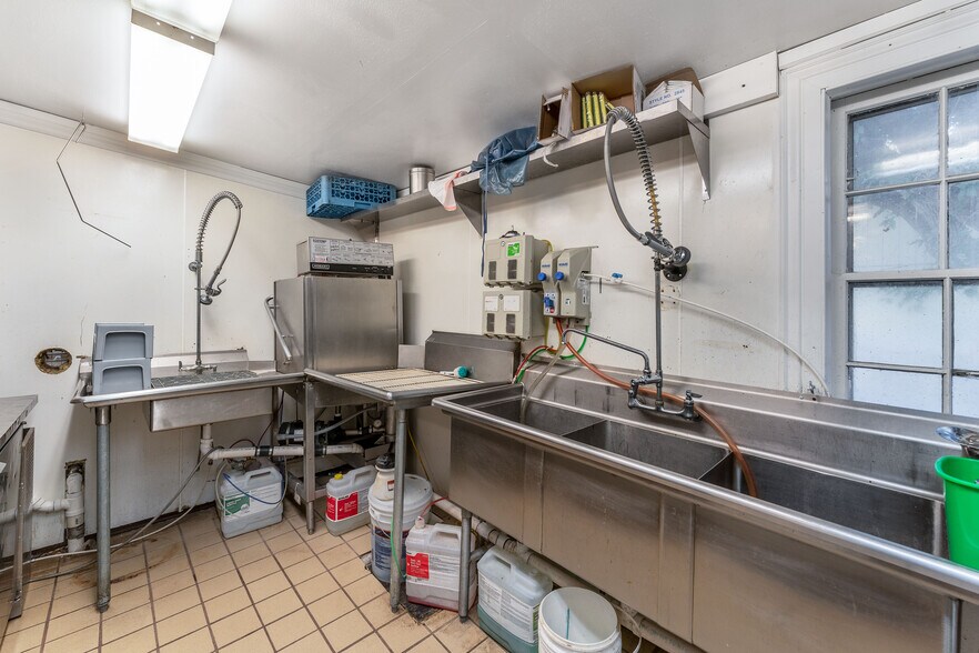 More Photos Of 189 S Vernal Ave, Vernal General Retail For Sale