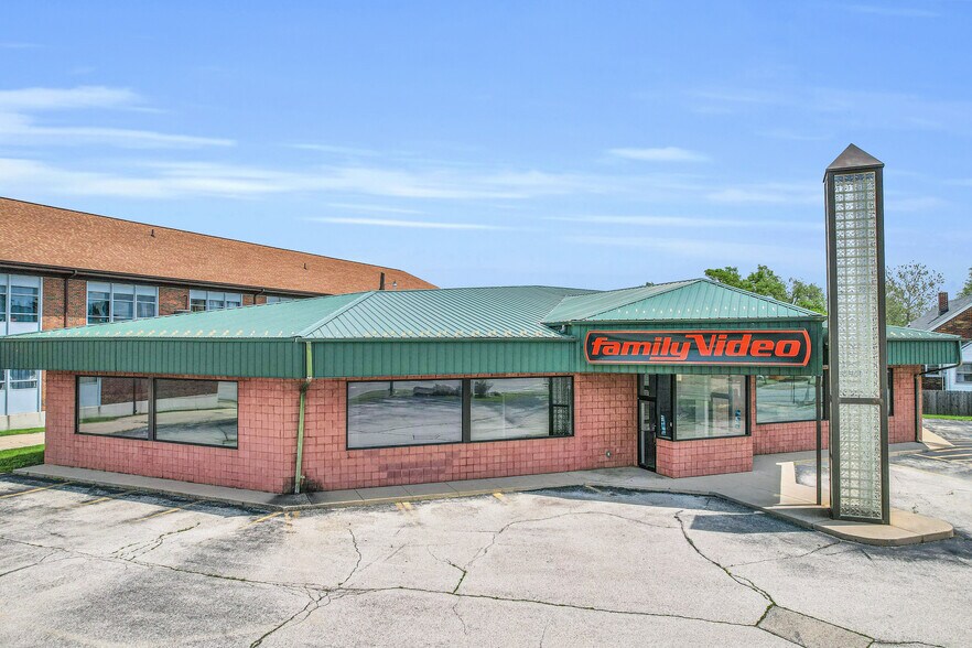 More Photos Of 301 E Champaign Ave, Rantoul Freestanding For Lease