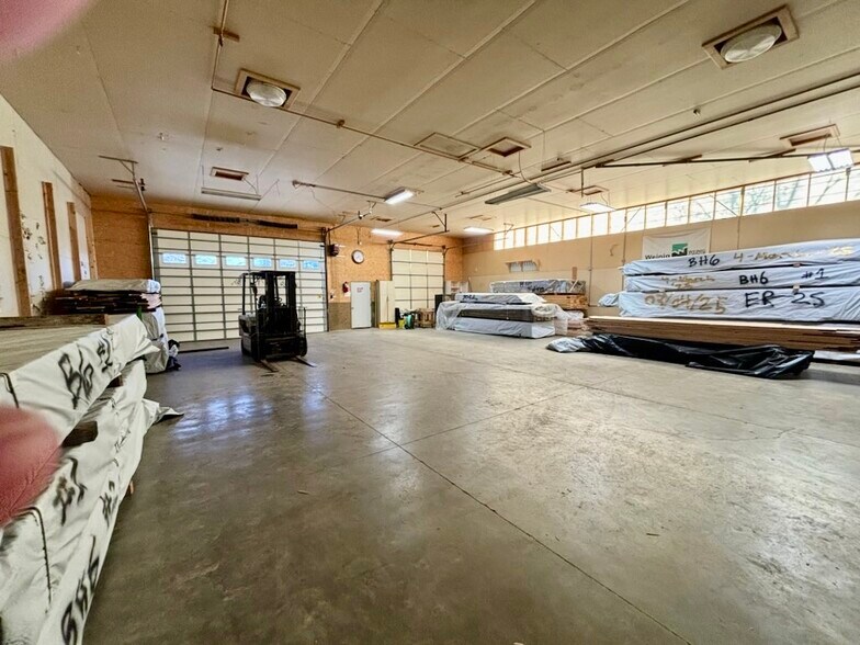 More Photos Of 412 E Railroad Ave N, Manhattan Warehouse For Sale