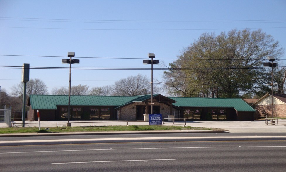Primary Photo Of 1624 N Northwest Loop 323, Tyler Freestanding For Sale